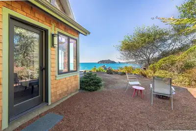 Image de SeaDance- A Romantic Getaway Overlooking Beach