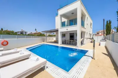 Geo Panoramic Villa