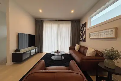 Image de Near Banff• Pondside Bliss • Central Ac• Garage