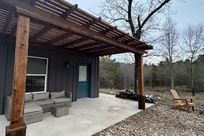 Image de Secluded cabin- 10 private acres- fiber internet- minutes from Lake Bob Sandlin