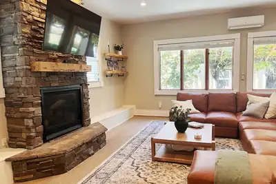 Image de Cozy Ski Retreat w/HotTub and Majestic Views - Ski @ Park City, Powder or Basin