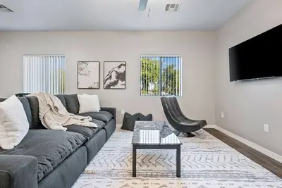 Image de Tsmc - 2 Bedroom 2 Bath w/ Pool and Gym #2003