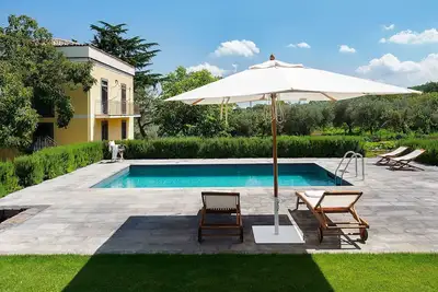 Image de Maison de vacances privée avec Wifi, piscine privée, Tv, terrasse, vue panoramique, parking