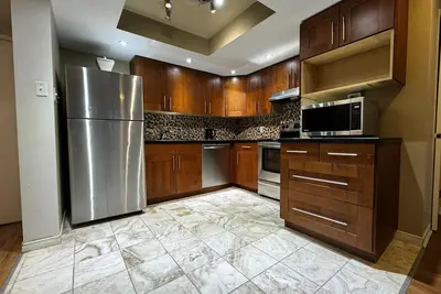 Image de 1400sq ft Luxury Condo, minutes to Airport & Casino w\/ Parking & Pool