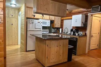 Image de Log Cabin Wrightwood\/W Hot Tub\n\n