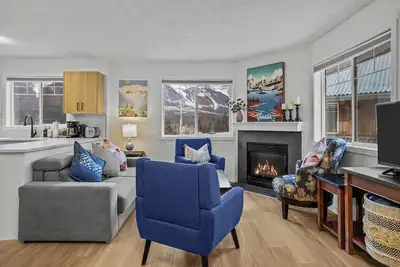 Image de Mountain View Oasis with Hot Tub at Banff National Park Gate