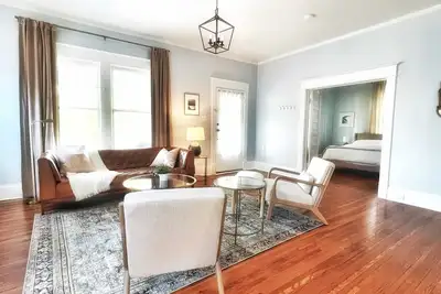 Image de Spacious Downtown Craftsman | Designer Finishes