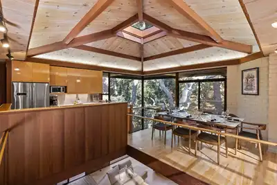 Image de IconicGlassHouse in ForestGlade 3br2ba 30Night min