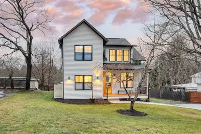 Image de 4br Loft-Style Home w/ Firepit Lounge + Deck | 15 Min to Asheville | Casa Grada