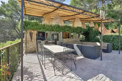 Image de Grand propriété d'exception avec piscine