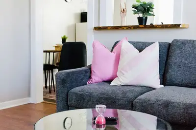 Image de Elegant 2br Retreat | Cozy & High-Speed WiFi