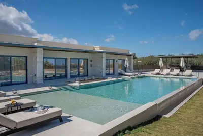 Image de Olive Hill Villa, By Hellocrete