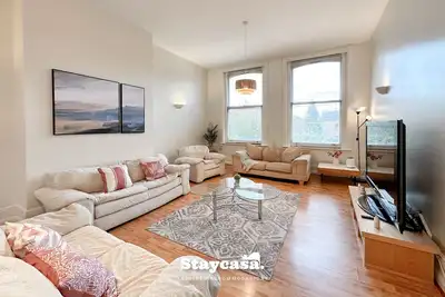 Spacious 3-Bed Apartment with Parking