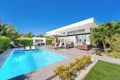 Image de Private Villa w/Pool Ideal Families/Couples, Beach