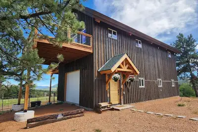 Image de Charming mountain barndominium  on 44 acres! Views, beautiful barndominium!