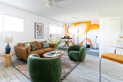 Image de Musical Haven|Karaoke Stage|Jukebox|Instruments+!