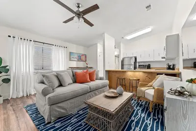 Image de Cozy 1br Getaway | Yard & Hot Tub!