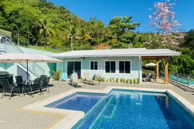 Image de Beautiful New Home overlooking the valley on the Central Pacific Coast!