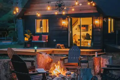 Image de Walk to lake~ kayak~campfire~picklelball. Plus ideal base for Wht Mtn Adventure!