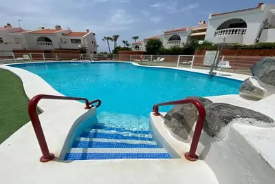 Tranquil 2 Bedroom Apartment. Communal Pool. Air Conditioning