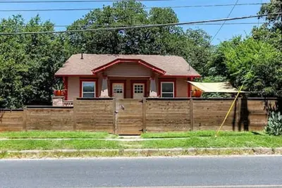 Image de Downtown 3br 2ba House w\/ Large Private Backyard