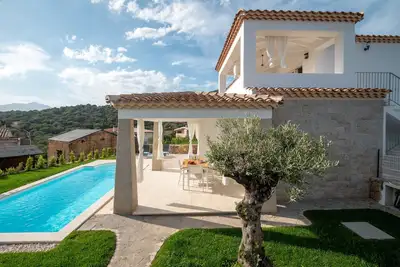 Image de Bellevue 36c par Klodge - chic retreat villa avec piscine