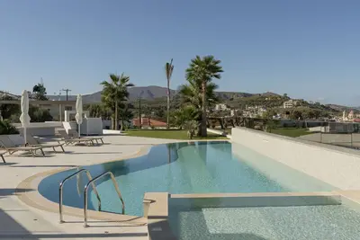 Image de Sarpidon, AmphiMatrion Luxe Sv apt, private hot tub & shared pool, 650m to beach