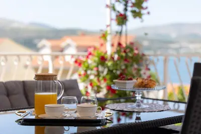Image de Treno, Luxurious Apartment with Jacuzzi and Sea-View, Trogir-Mastrinka