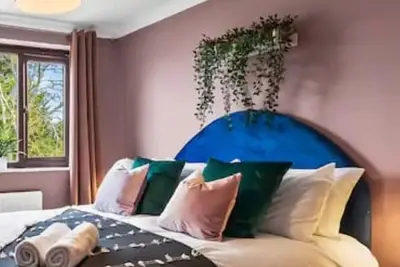 Image de Last Minute Weekend | Contractors | 7 Bed House