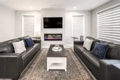 Image de Entire Luxury New Build Single Home, Close to Banff and Bow River!