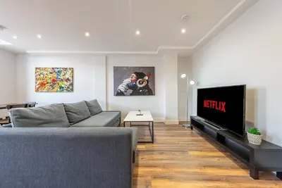Image de Brand New Apt Sleeps 5 - Zone 2