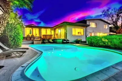 Image de 8 bdr, 7 bath, Oasis Overlook! Pool, Spa, Putt Grn, Grill
