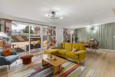 Image de Vintage Vibes~King Beds~Pool~Big Yard~Expo