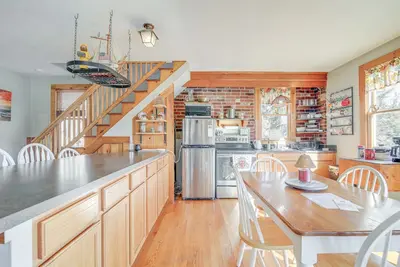 Image de Riverfront Kingston Cottage w/ Deck, 2 Mi to Beach