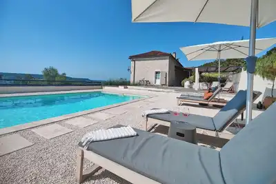 Image de Domaine Lapèze, hilltop house in the Lot with stunning views, walk to Montcuq. \n