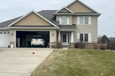 Image de Eaa 2026! ! \n\nClose to highway, amenities and the Eaa airshow grounds.