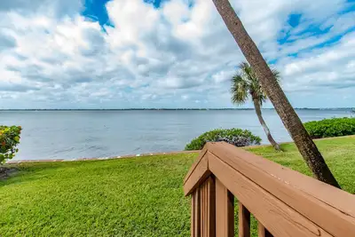 Image de Pristine waterfront condo on South Hutchinson Island - Resort Style Community