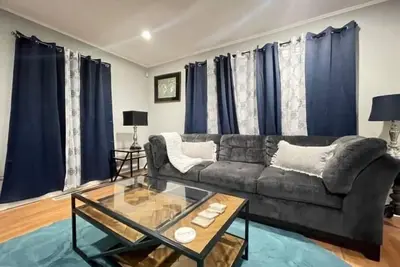 Image de Full Luxurious Modern House Near Chicago\n