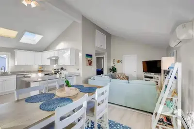 Image de Entire Duplex - Family, Pet & Kid Friendly - River View Fire Pit - Backyard