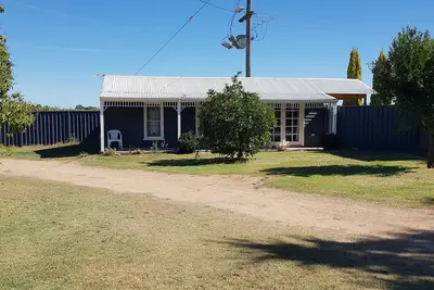 Image de 1 Bedrm Self contained cottage next to vines. Relaxed and quiet atmosphere. \n\n