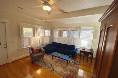 Image de New 4 bed/4. 5 Bath Historic Home in the Boro-Walking Distance to the Square