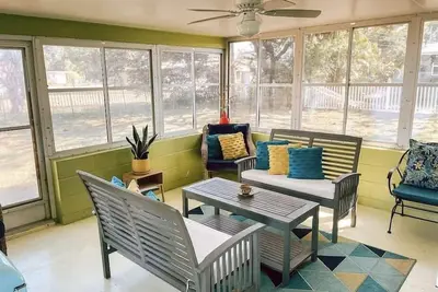 Lemon Bay Hideaway - Beach Bungalow with Tropical Gardens