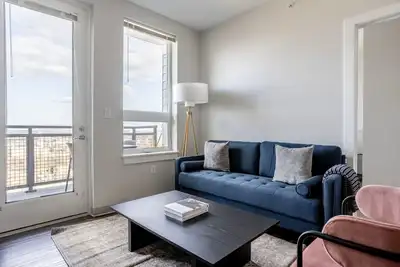 Image de Open Brighton 2br w/ Gym & W/D, near Green Line Stop, by Blueground