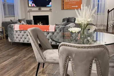 Image de Spacious and Stylish Stay in the Suburbs of Atlanta