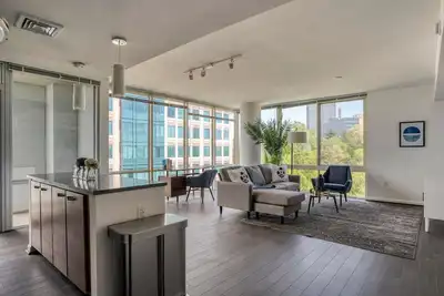 Image de Modern Tysons Corner 2br w/ Pool, nr Restaurants & Bars, by Blueground