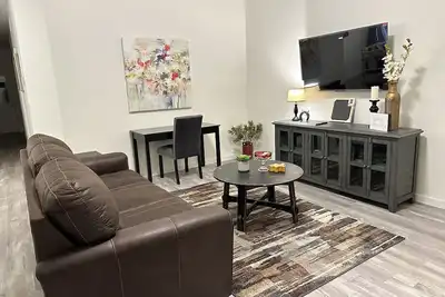 Image de Brand New Duplex Close to Water Park, Downtown & Airport- Pet Friendly.