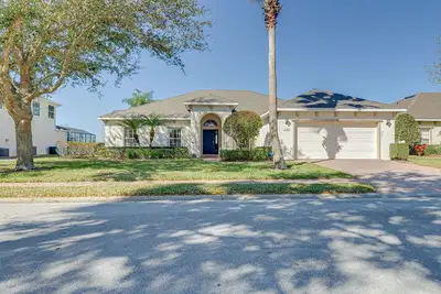 Image de Stunning family villa; Private sun-filled pool & spa and fantastic games room