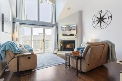 Glen Haven - Top Floor, Heated Pool, & Playground!