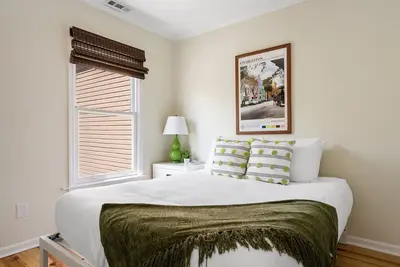 Image de Historic Condo Just Steps to Upper King Street