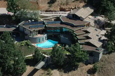 Image de Les Castels de Sorgue, gite 5 étoiles en Sud Aveyron, pour groupe avec Piscine